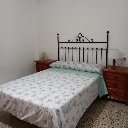 Tranquilo Cerca De La Estacion De Tren Y Bodegas